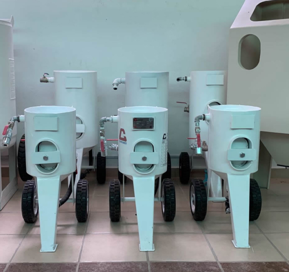 Equipos de Sand Blast Diversidad de equipos de sand blast, perparados para usar abrasivos industriales
