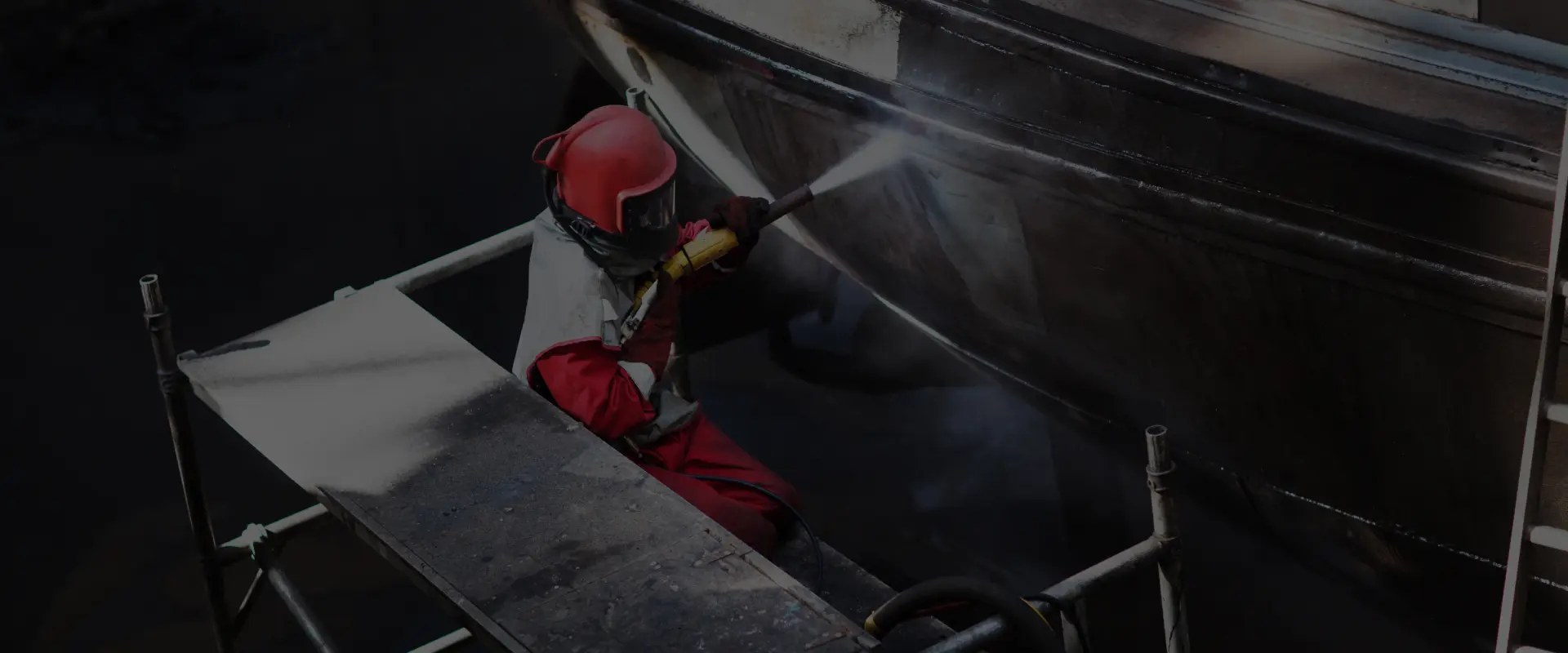 Equipos de Seguridad Trabajador utilizando equipos de seguridad para uso de equipo de sand blast